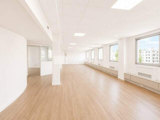 BUREAUX à LOUER — photo du bien