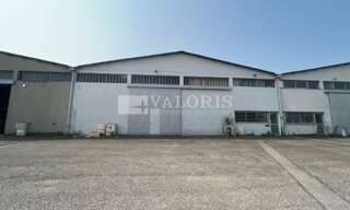 Commerce  1000 m² à louer à Décines-Charpieu (69150)