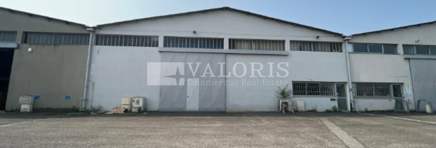 Commerce  1000 m² à louer à Décines-Charpieu (69150)