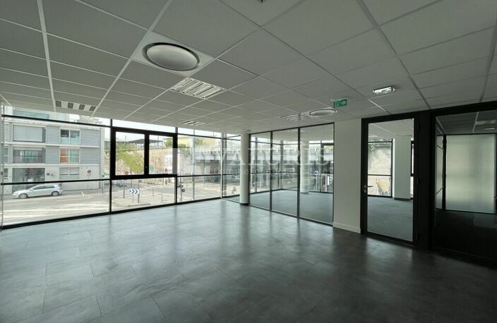 BUREAUX à LOUER — photo 2
