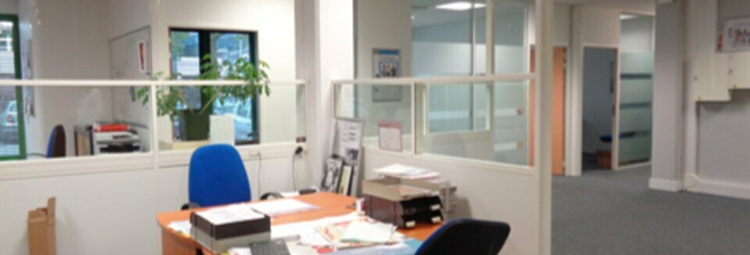 Bureau  183 m² à louer à Bron (69500)