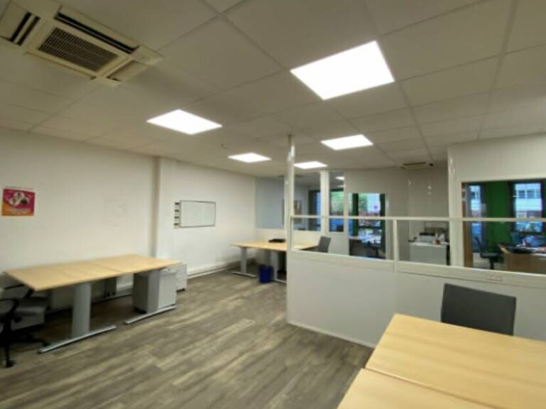 BUREAUX à LOUER — photo 1