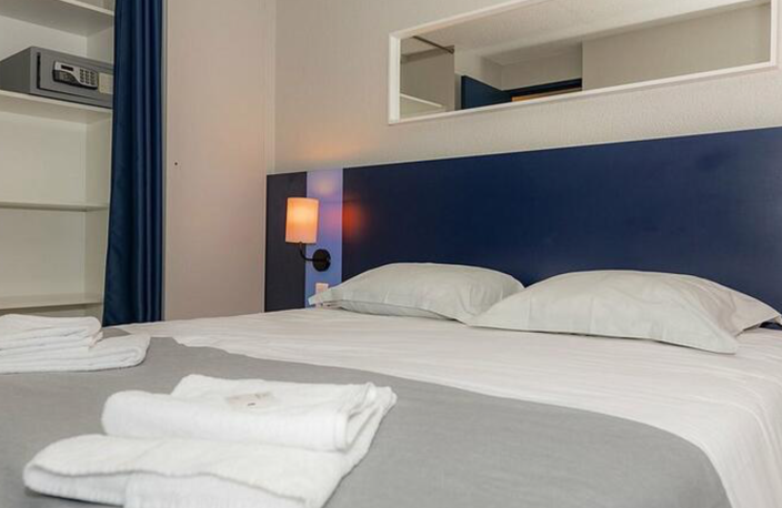 T2 - LOU CASTEL — photo 2