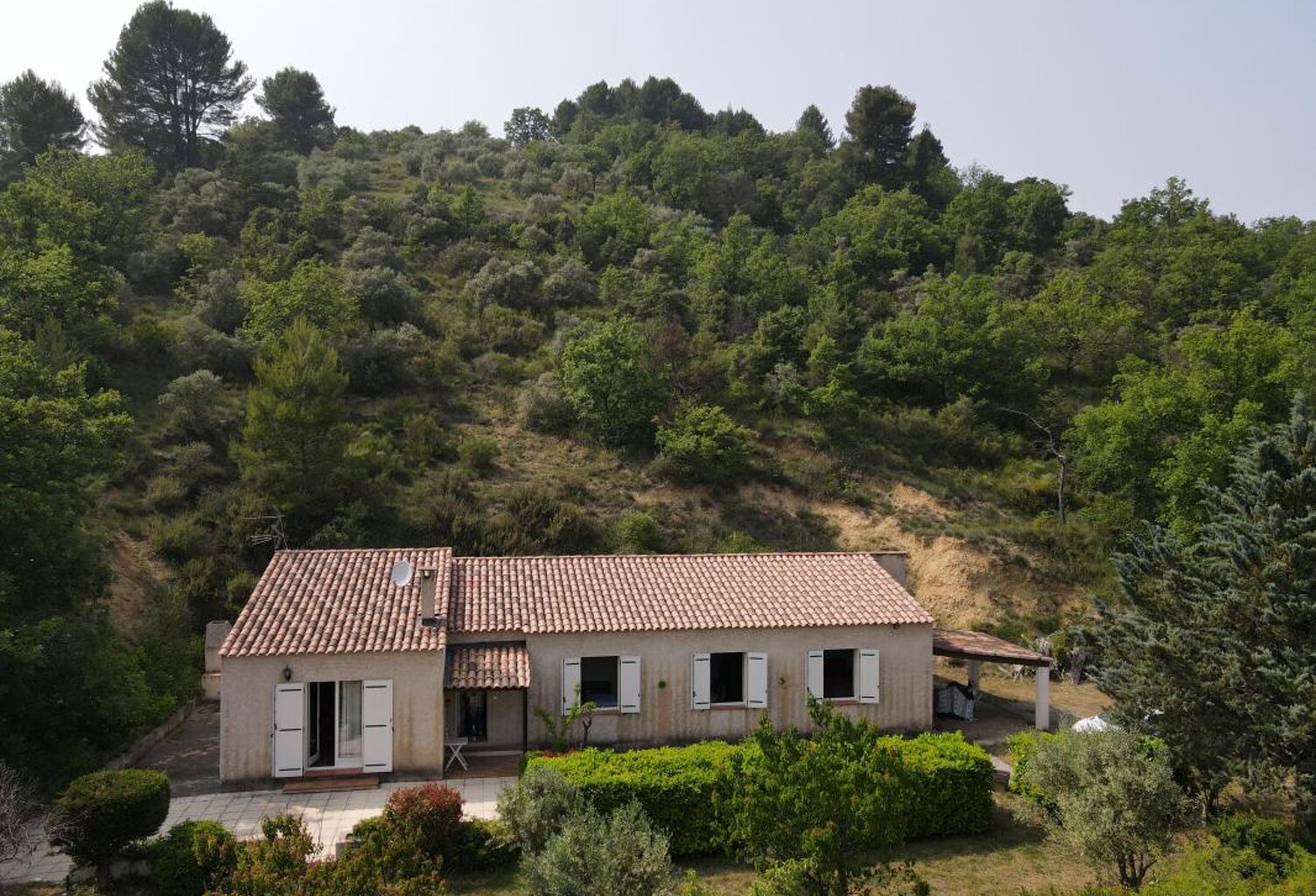 Villa de plain-pied (120m²) avec garage sur 6 400m² de terrain - RIEZ — photo 1