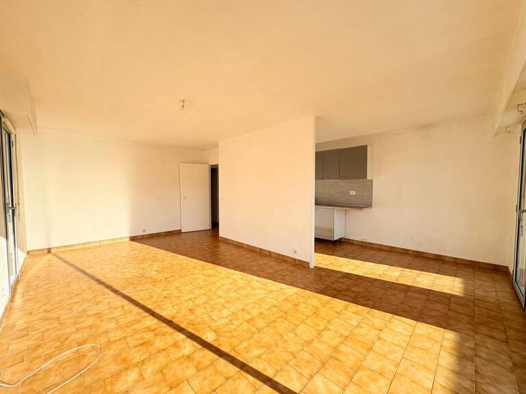 EXCLUSIVITE - Grand 3 pièces avec terrasse et garage — photo 1