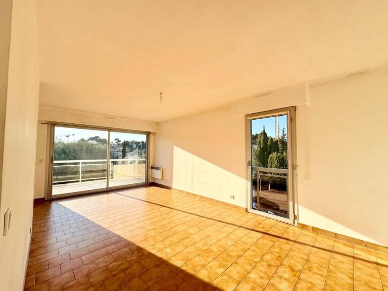 EXCLUSIVITE - Grand 3 pièces avec terrasse et garage — photo 1