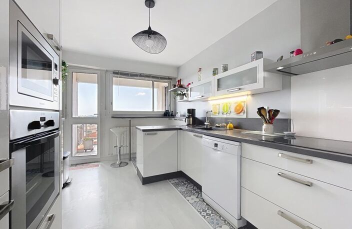 APPARTEMENT AVEC TERRASSE, VUE MER, DERNIER ETAGE, ASCENSEUR — photo 2
