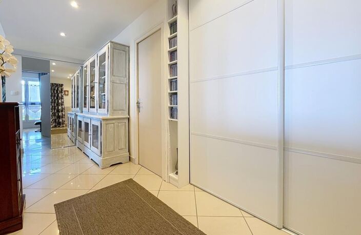 APPARTEMENT AVEC TERRASSE, VUE MER, DERNIER ETAGE, ASCENSEUR — photo 5