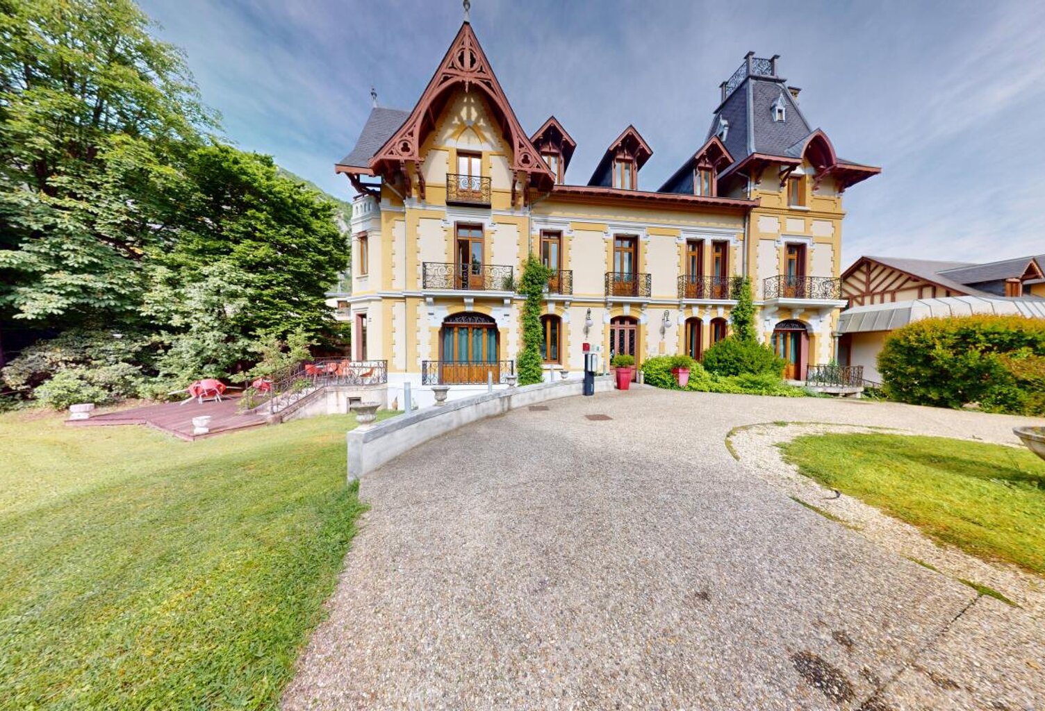 Opportunité exceptionnelle d’acquérir un établissement unique aux portes des Pyrénées — photo 1