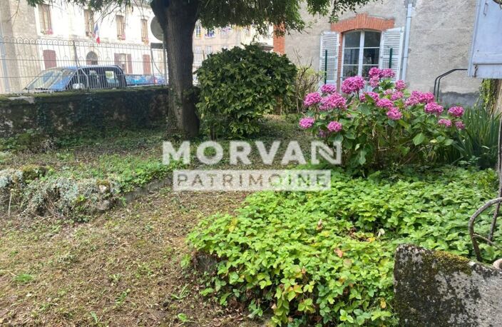 MAISON DE CARACTERE 142.64 m COEUR VILLAGE BAZOIS AVEC GARAGE ET COUR - 69 000 € — photo 3