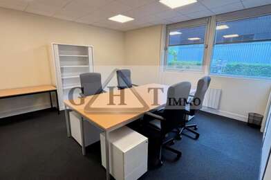 Bureau  1084 €