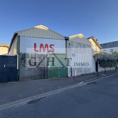 Local industriel  4400 €