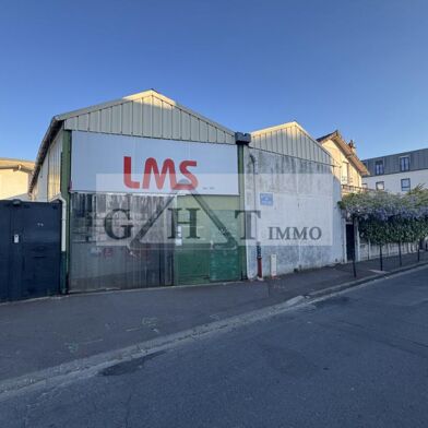 Local industriel  4400 €