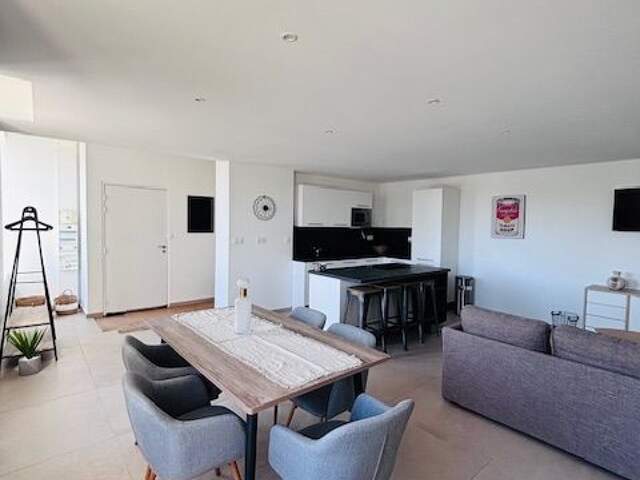 Appartement À Vendre — photo du bien