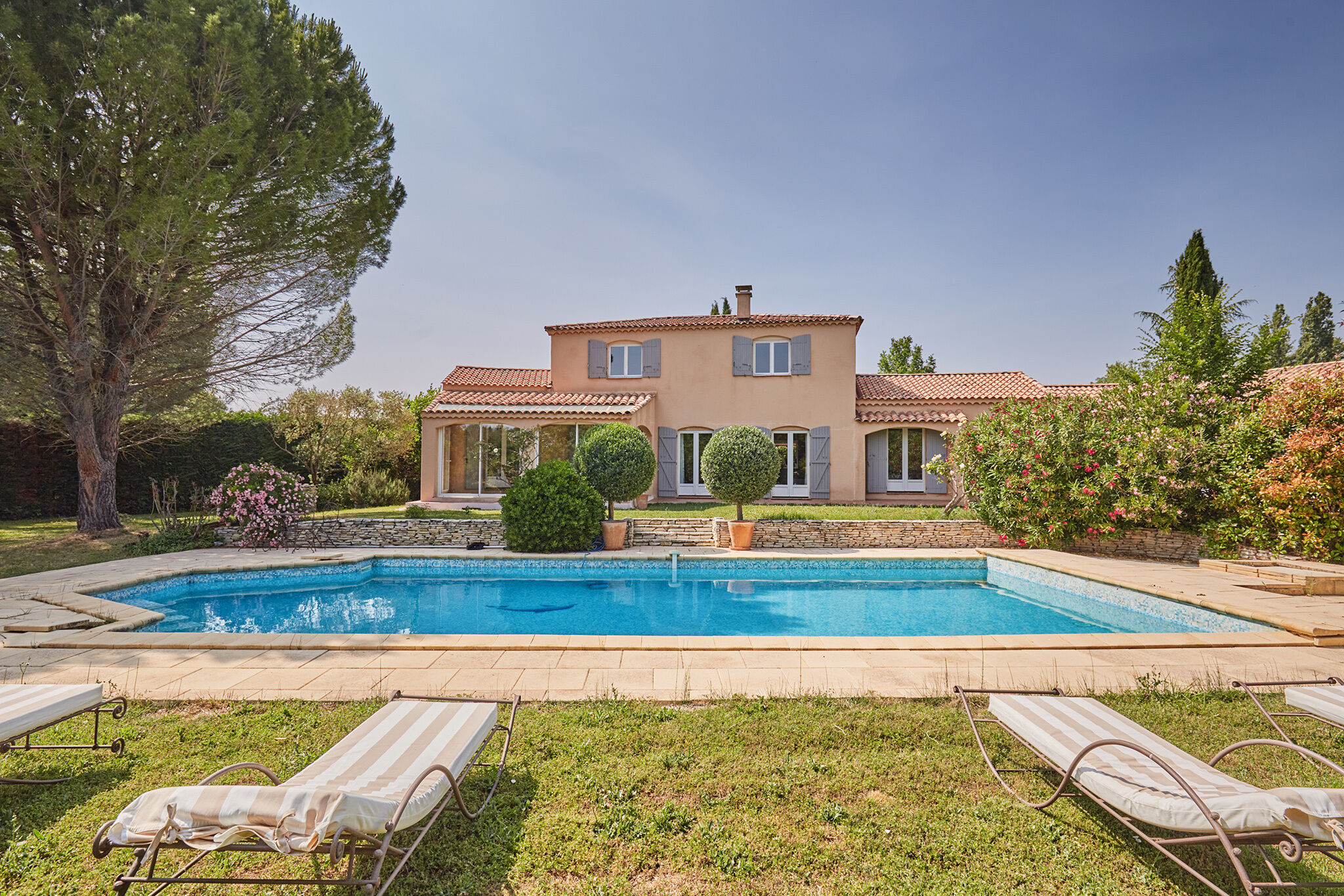 Villa / Maison  T6 à vendre Aix-en-Provence 13100