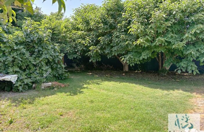 Vente terrain   Saint-Étienne-du-Grès (13103) — photo 3