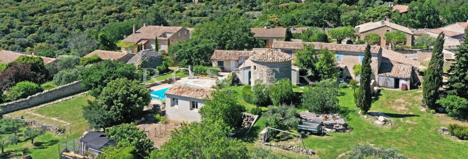 Maison 12 Pièces 240 m² à vendre à Gordes (84220)