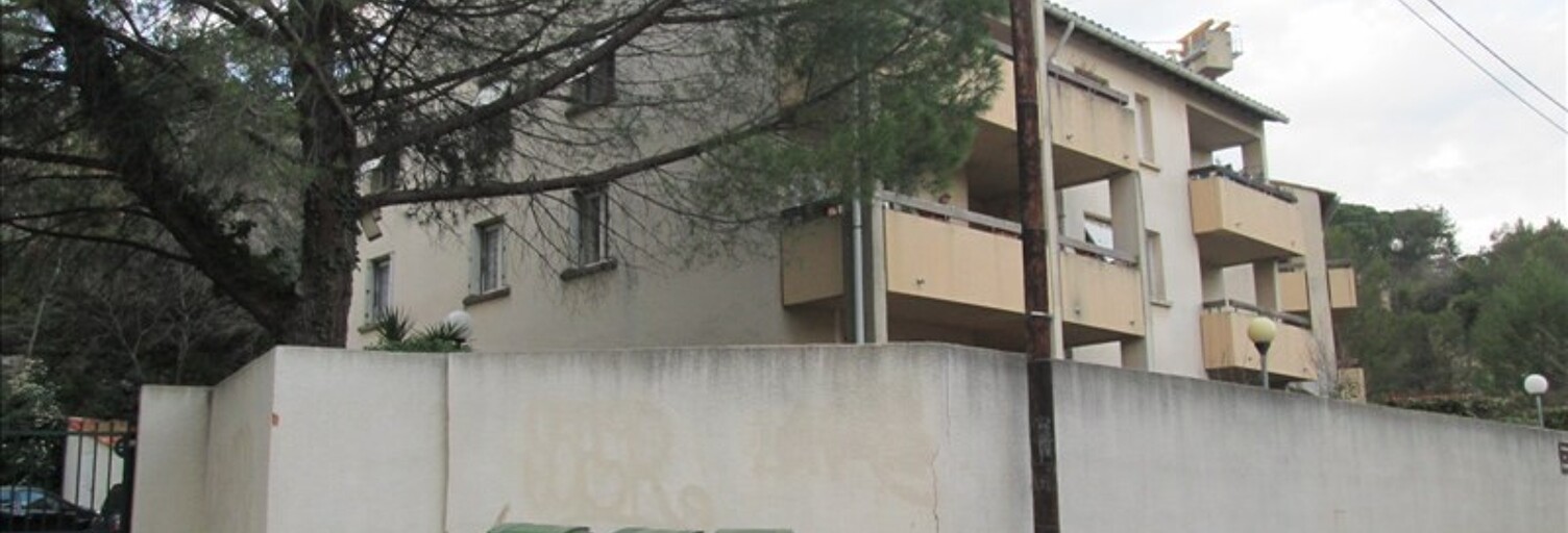 Garage   m² à louer à Nîmes (30900)