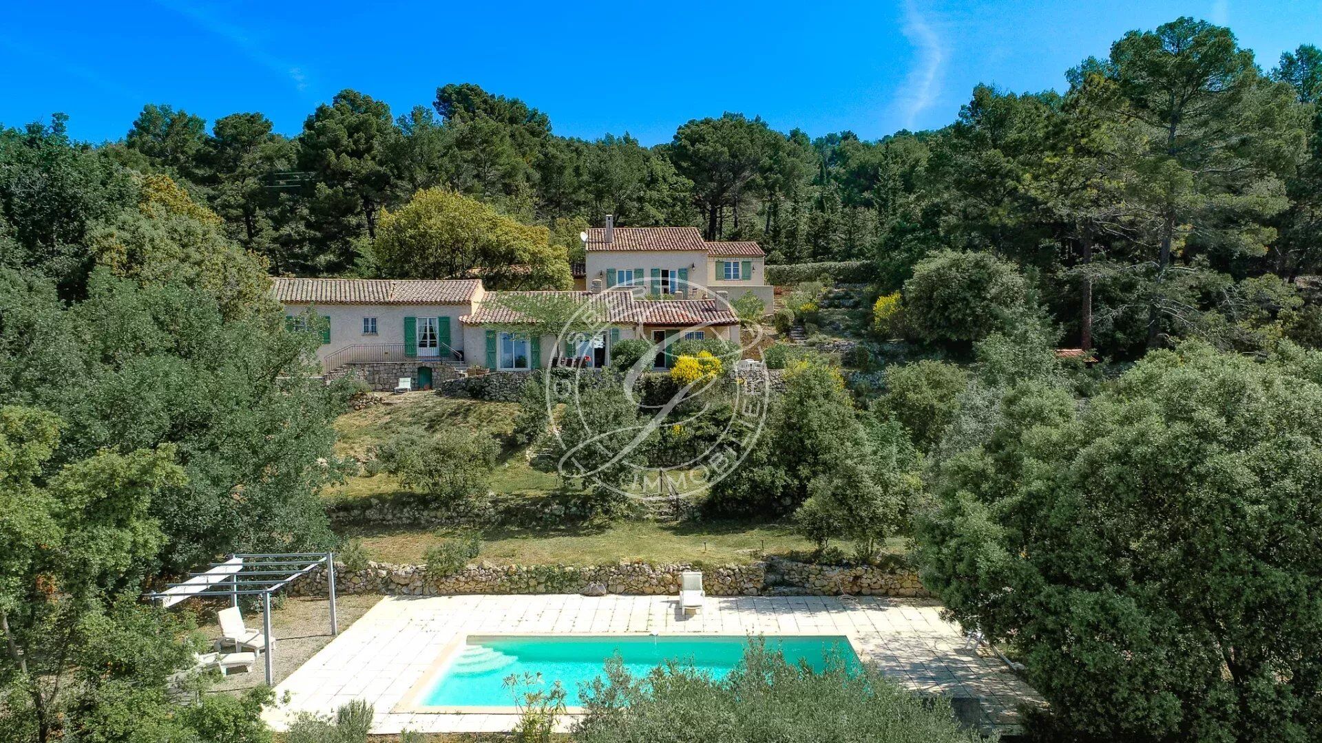 Villa / Maison  T8 à vendre Tourtour 83690