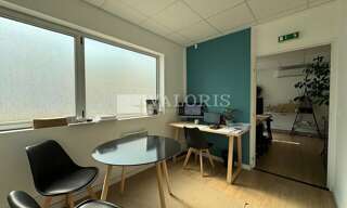 Bureau  81 m² à louer à Chassieu (69680)