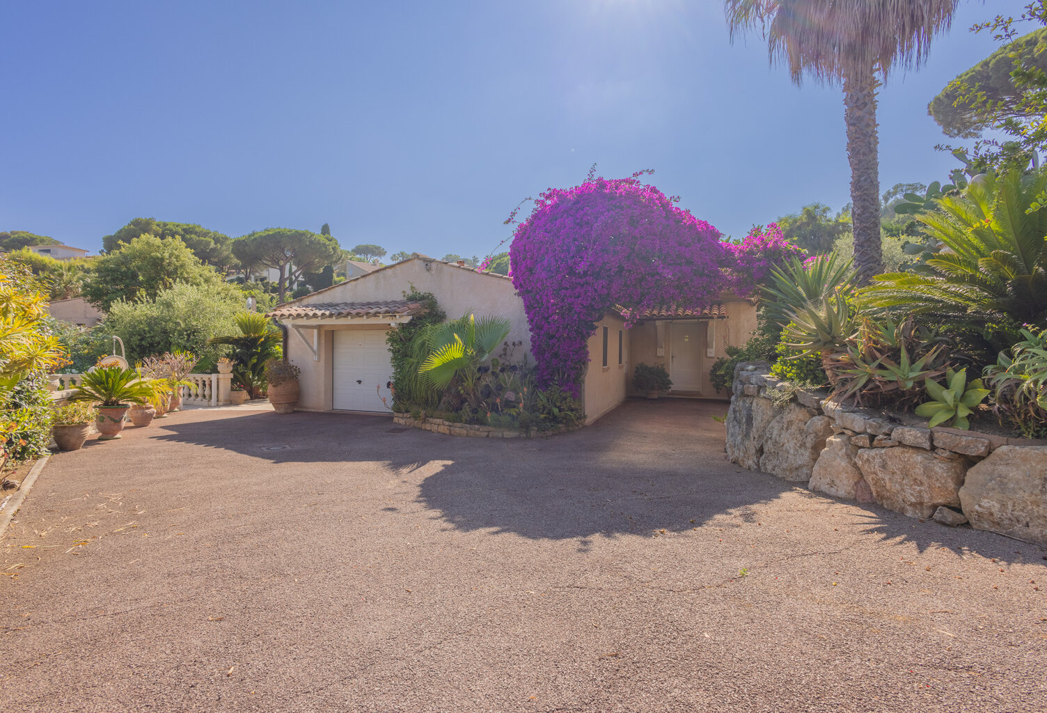 Maison à Sainte-Maxime à quelques mètres de la mer et avec piscine. — photo 1