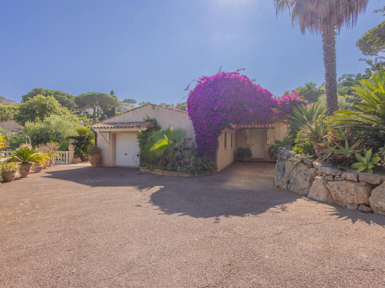 Maison à Sainte-Maxime à quelques mètres de la mer et avec piscine. — photo 1