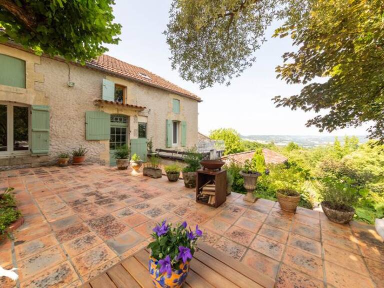 Maison en pierre de 8 pièces principales — photo 1