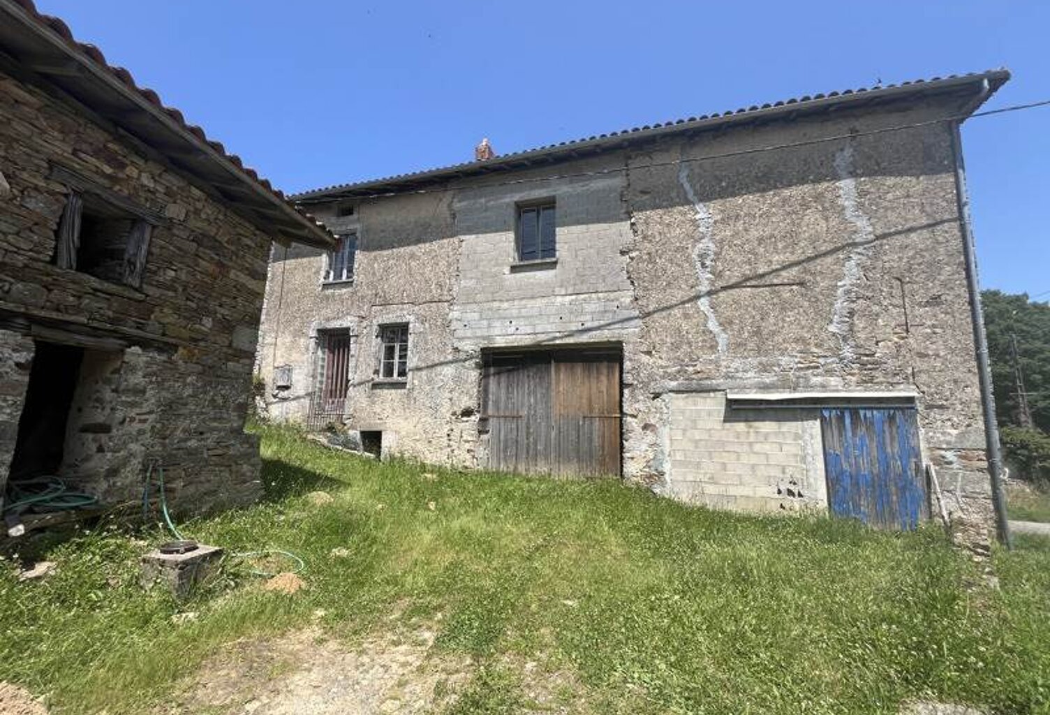 Maison en pierre de 4 pièces principales — photo 1