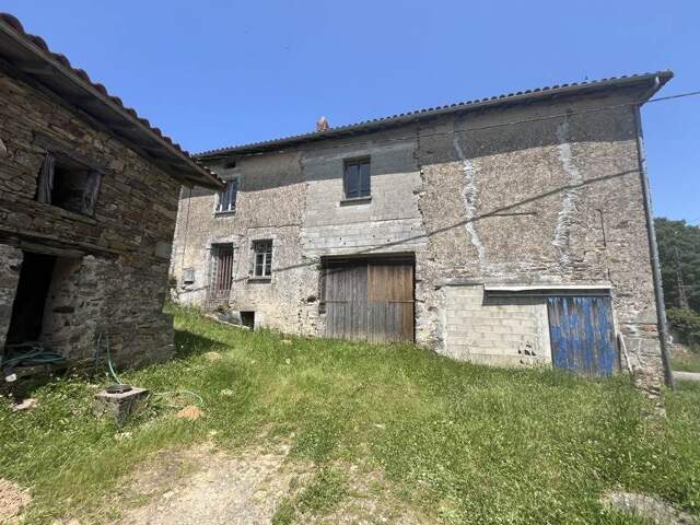 Maison en pierre de 4 pièces principales — photo du bien