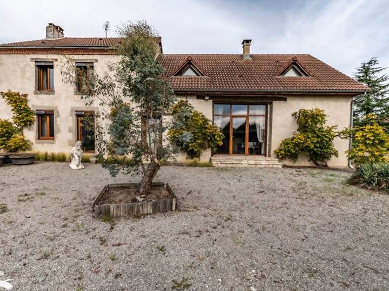 Maison en pierre de 8 pièces principales — photo 1
