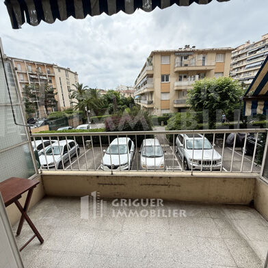 Appartement 3 pièces 990 €
