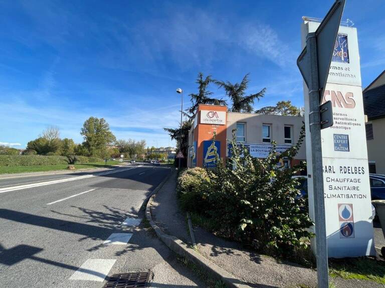 Rodez, Avenue de la Gineste, local commercial — photo 1