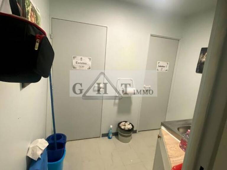 Entrepôt Bureaux 170m² a vendre Bailly Romainvilliers — photo 1
