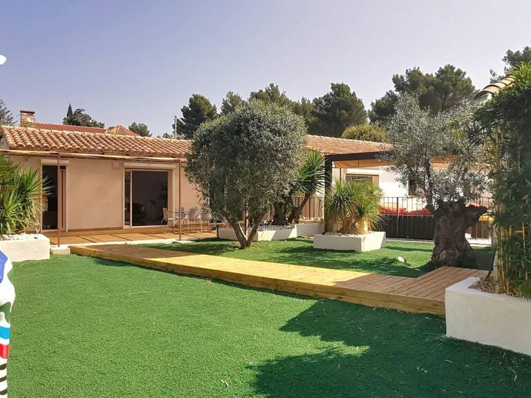 Maison familiale de plain-pied avec dépendance et 2 piscines — photo 1