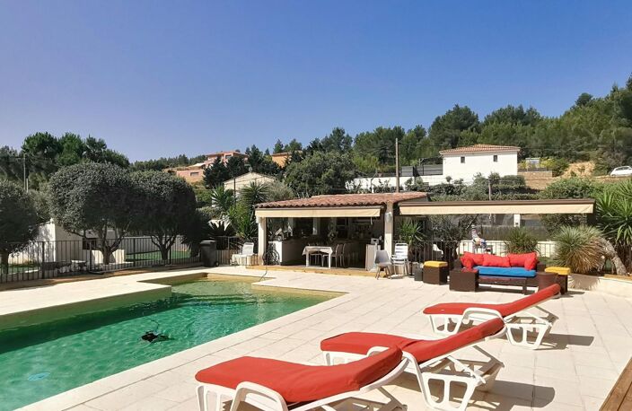Maison familiale de plain-pied avec dépendance et 2 piscines — photo 2