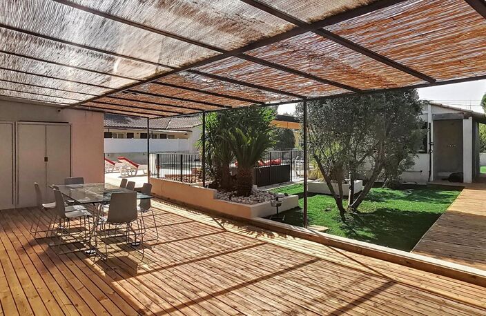 Maison familiale de plain-pied avec dépendance et 2 piscines — photo 3