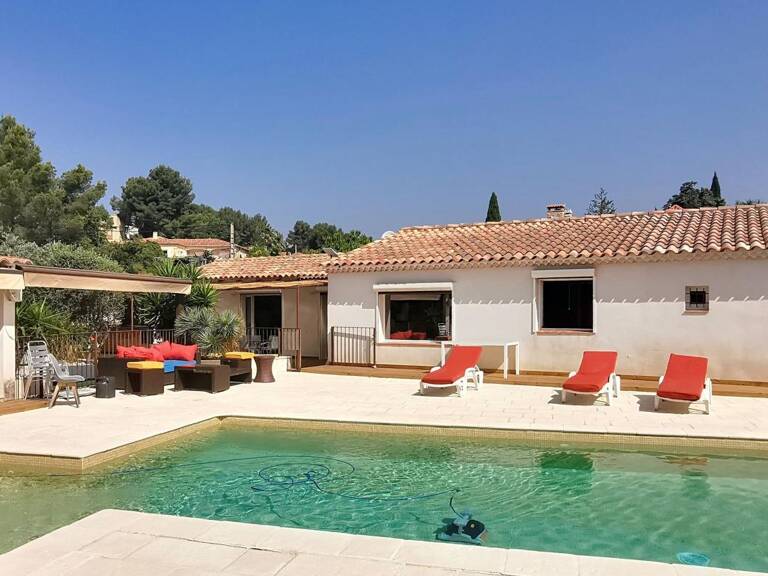 Maison familiale de plain-pied avec dépendance et 2 piscines — photo 1