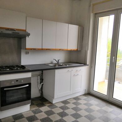 Appartement 4 pièces 830 €