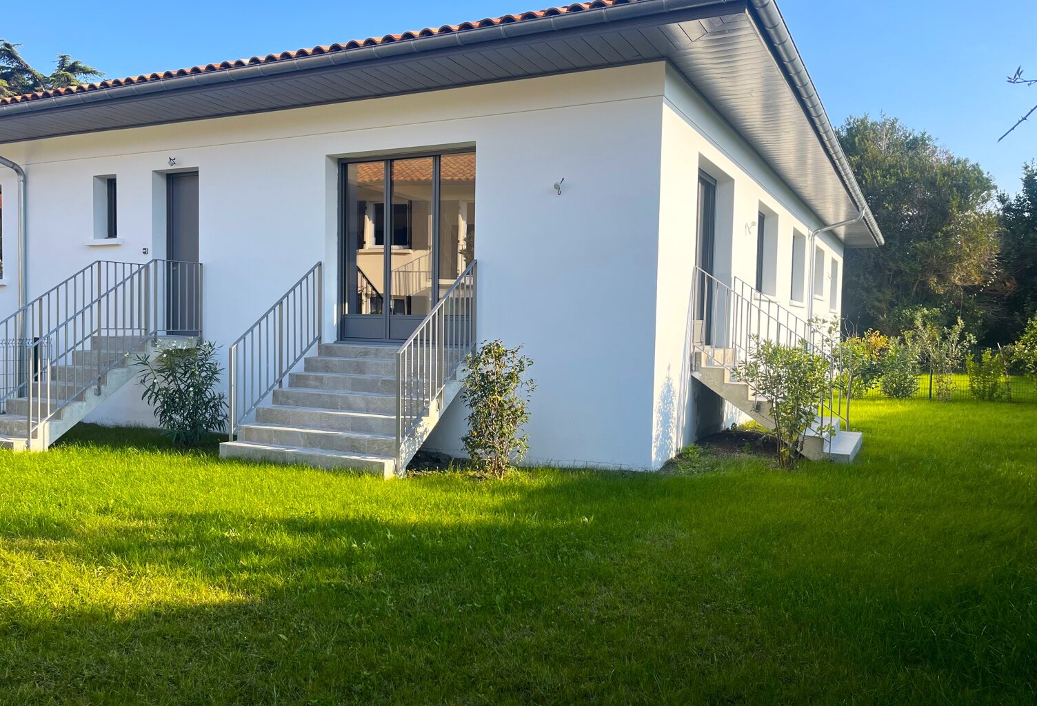 ANGLET – CENTRE – LES FLEURISTES APPARTEMENT 4 PIECES ENTIEREMENT RÉNOVÉ  JARDIN – PARKING – GRAND SOUS SOL  — photo 1