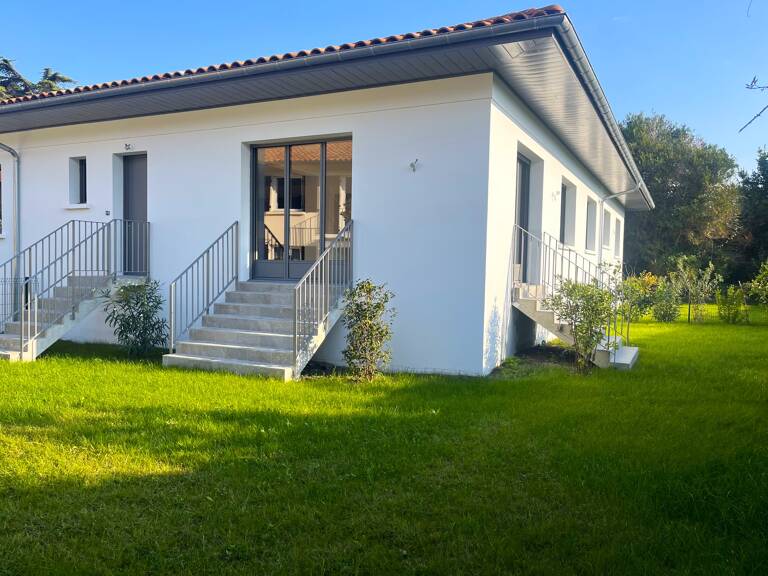ANGLET – CENTRE – LES FLEURISTES APPARTEMENT 4 PIECES ENTIEREMENT RÉNOVÉ  JARDIN – PARKING – GRAND SOUS SOL  — photo 1