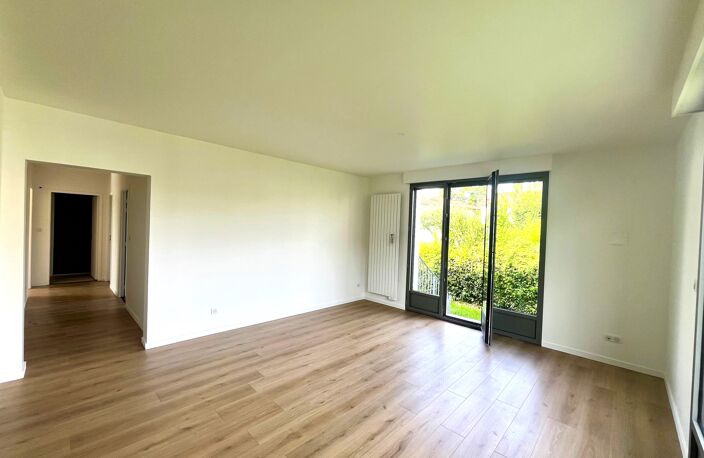 ANGLET – CENTRE – LES FLEURISTES APPARTEMENT 4 PIECES ENTIEREMENT RÉNOVÉ  JARDIN – PARKING – GRAND SOUS SOL  — photo 3