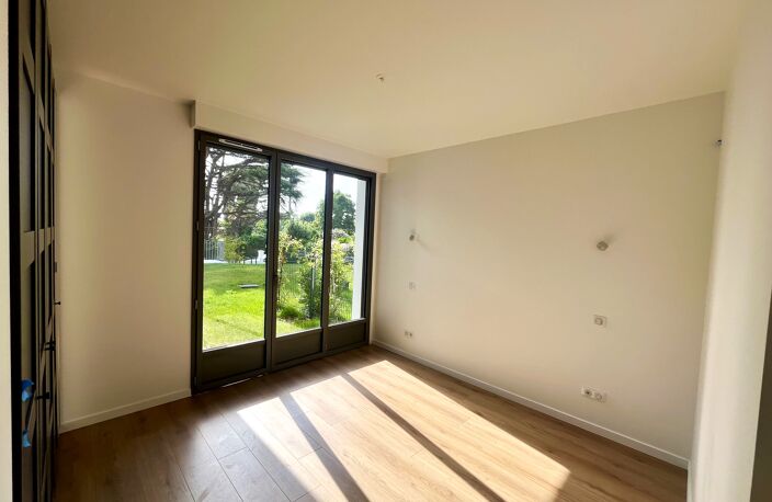 ANGLET – CENTRE – LES FLEURISTES APPARTEMENT 4 PIECES ENTIEREMENT RÉNOVÉ  JARDIN – PARKING – GRAND SOUS SOL  — photo 5