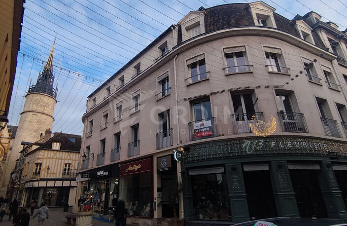 AUXERRE - PLATEAU DE BUREAUX 141M² - CENTRE VILLE- ASCENSEUR — photo 3