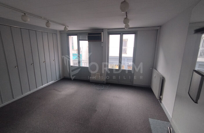 AUXERRE - PLATEAU DE BUREAUX 141M² - CENTRE VILLE- ASCENSEUR — photo 4