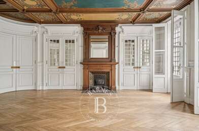 Appartement 7 pièces 2915 €