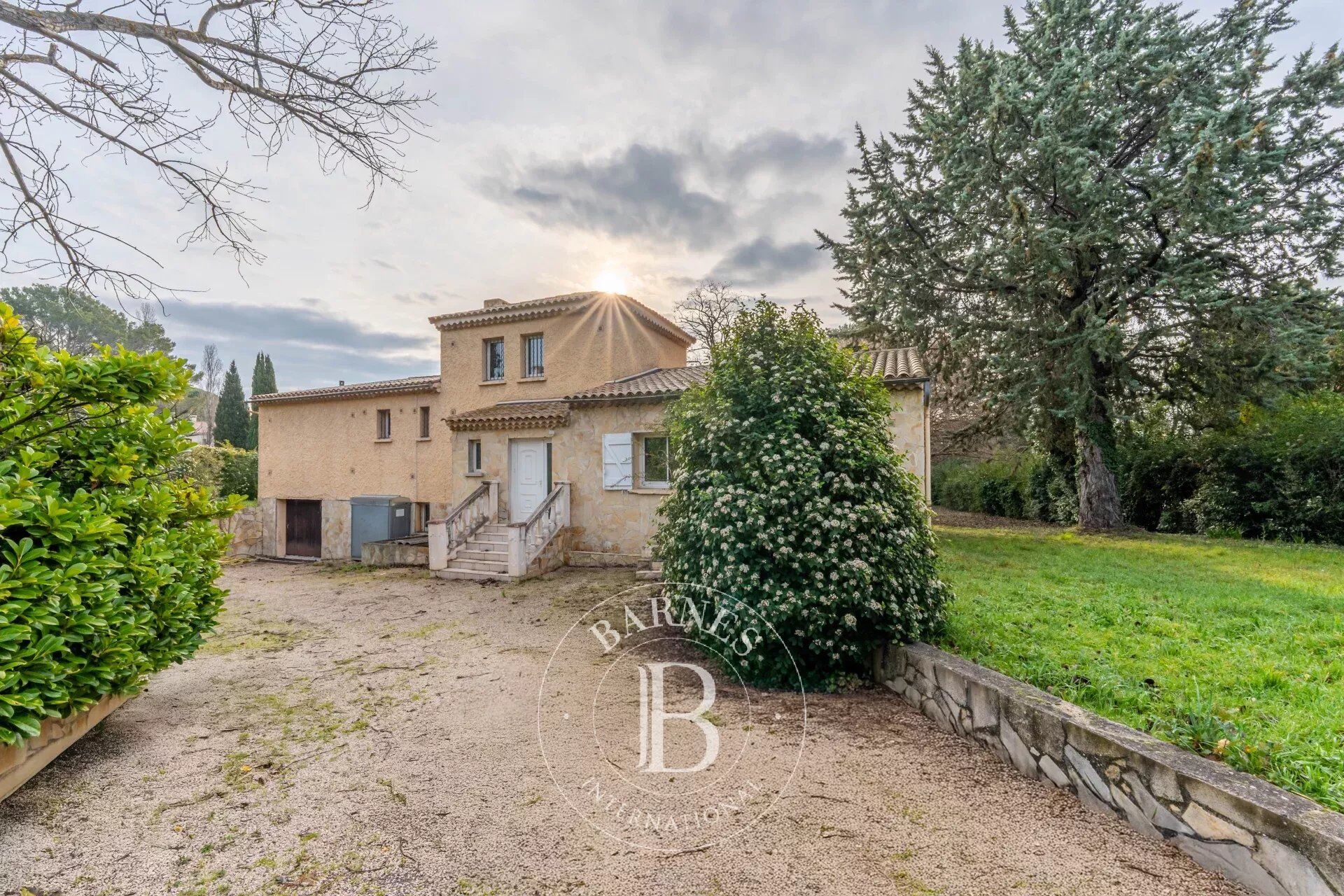 Villa / Maison  T9 à vendre Aix-en-Provence 13090