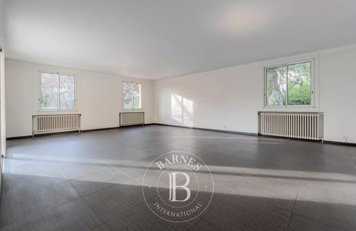 MAISON - AIX EN PROVENCE - 4 CHAMBRES - 9 PIECES - 285m² SURFACE — photo 3