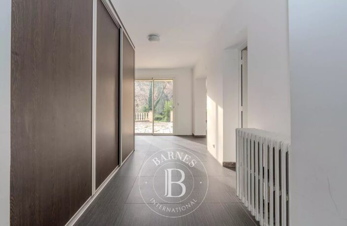 MAISON - AIX EN PROVENCE - 4 CHAMBRES - 9 PIECES - 285m² SURFACE — photo 4