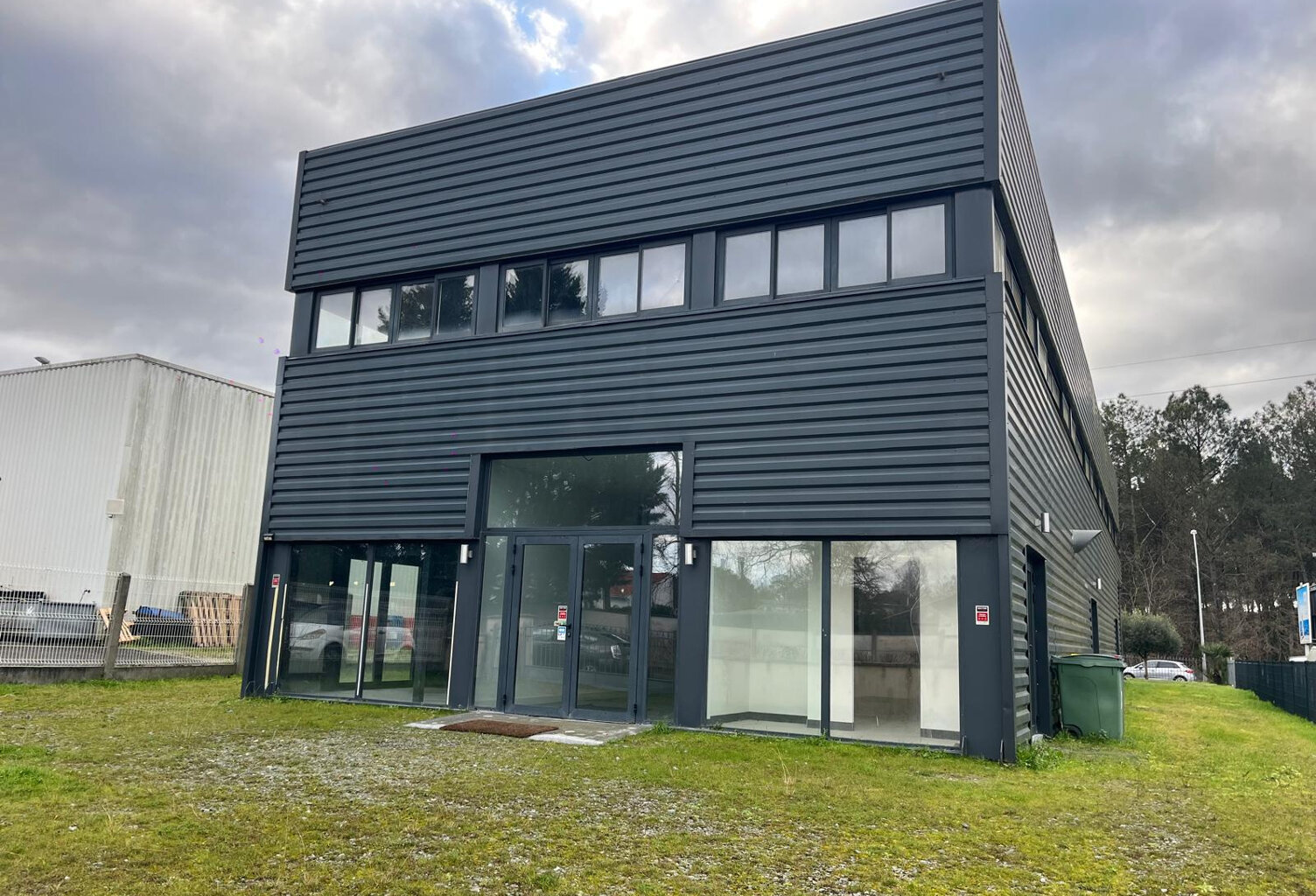 LOCAL COMMERCIAL PAREMPUYRE - 269 m2 — photo 1