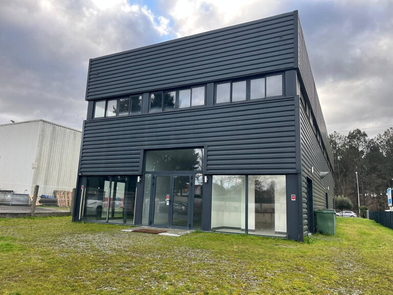 LOCAL COMMERCIAL PAREMPUYRE - 269 m2 — photo 1